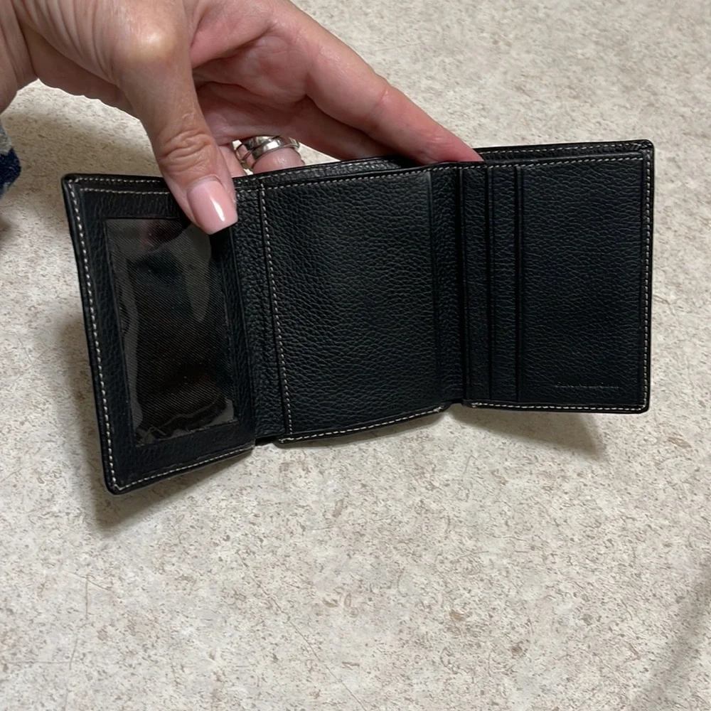BNWOT DESIGNER BLACK PEBBLE SOFT LEATHER TRI-FOLD WALLET